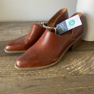 NEW WITH TAG universal thread bootie